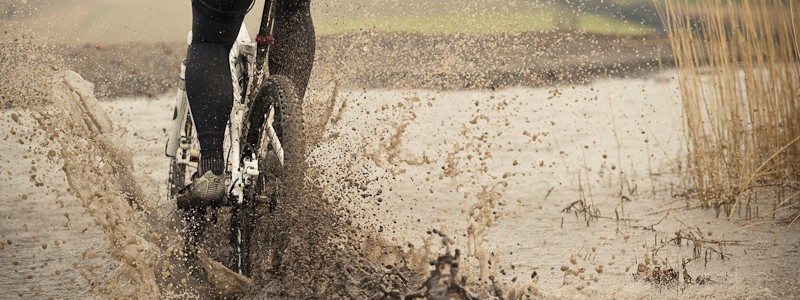 mountainbike in water